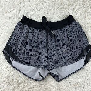 Lululemon Hotty Hot Short (Long 4") Fall Net White Black / Black